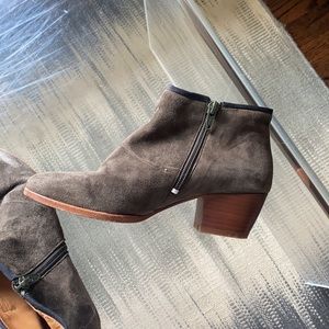 Sezane green suede booties size 6 36